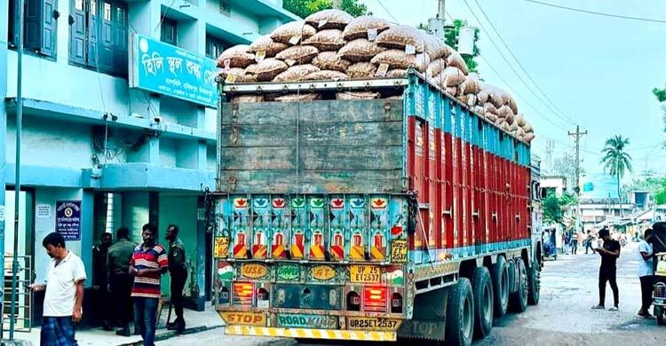 ভারত থেকে আসছে কম শুল্কের পেঁয়াজ