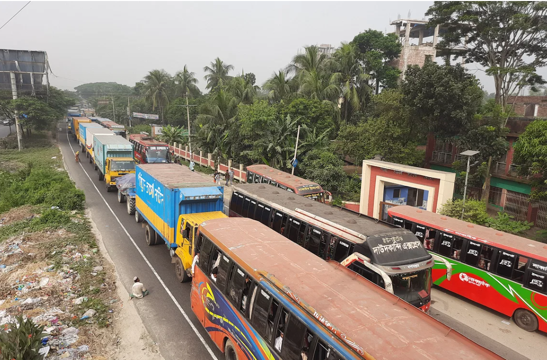 দাউদকান্দিতে মহাসড়কে ৫ কিলোমিটারে যানজট, চালক-যাত্রীদের ভোগান্তি