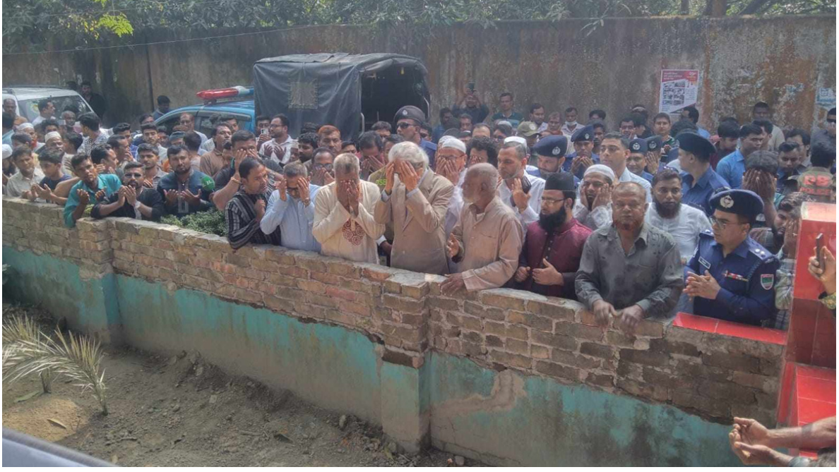 আন্দোলনে নিহত আব্দুল্লাহর কবর জিয়ারত, উপদেষ্টা হাসান আরিফ