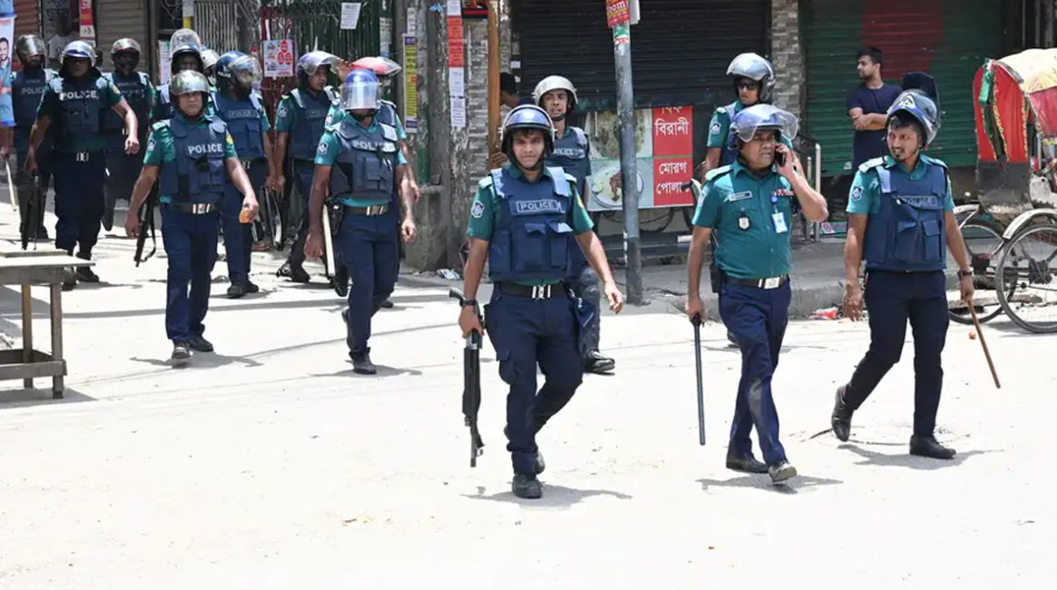 অন্তর্বর্তী সরকারের ১০০ দিন: পুরোপুরি সক্রিয় হয়নি পুলিশ, বাড়ছে খুন-ছিনতাই